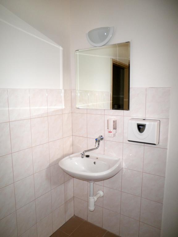 Centrum Ubytování Břeclav Esterno foto